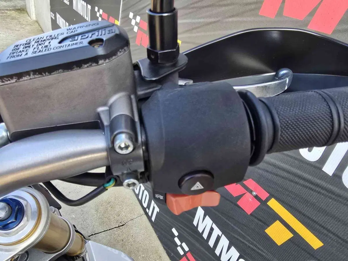 Aprilia Dorsoduro 750 (2009 - 14) (9)