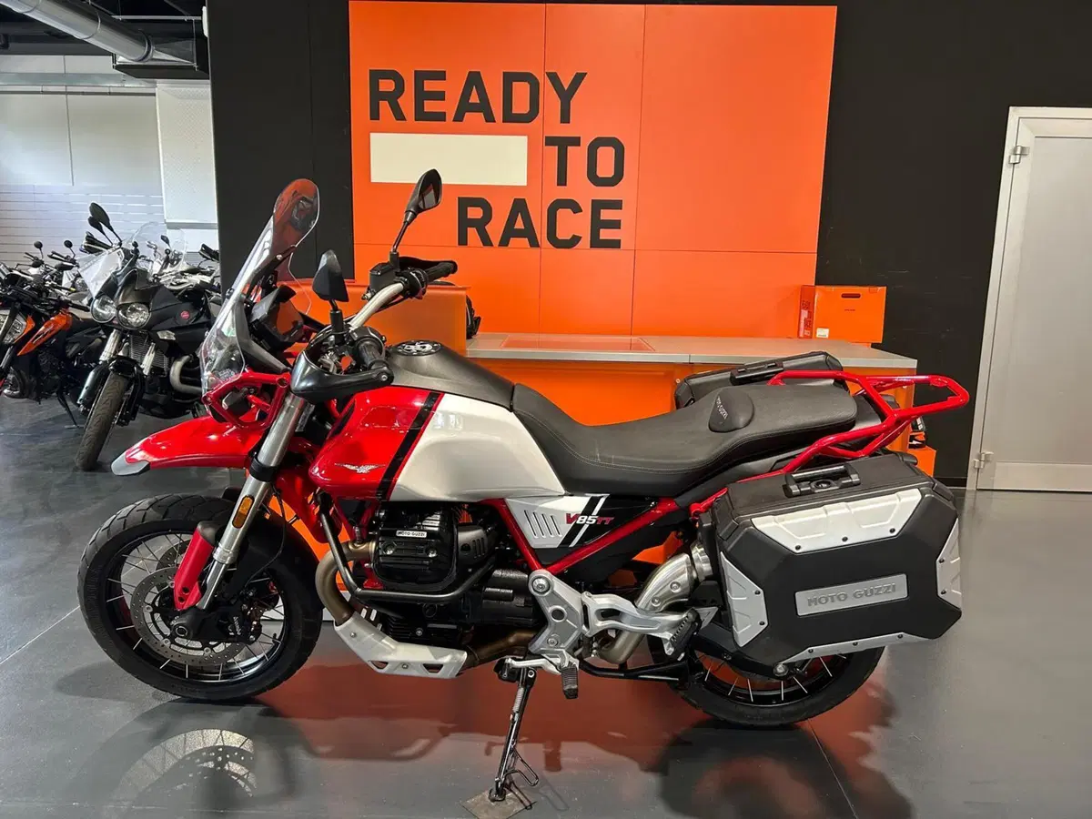Moto Guzzi V85 TT (2021 - 23) (2)