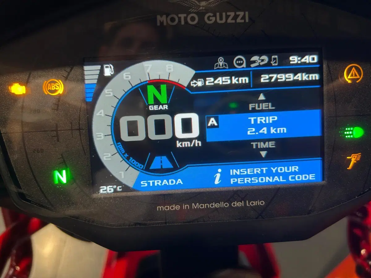 Moto Guzzi V85 TT (2021 - 23) (4)