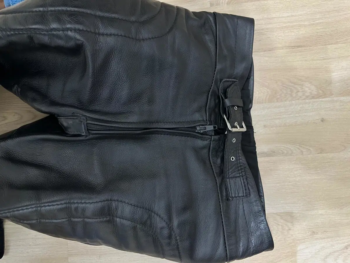 Vendo completo giacca pantaloni, scarpe da moto in Belstaff (8)
