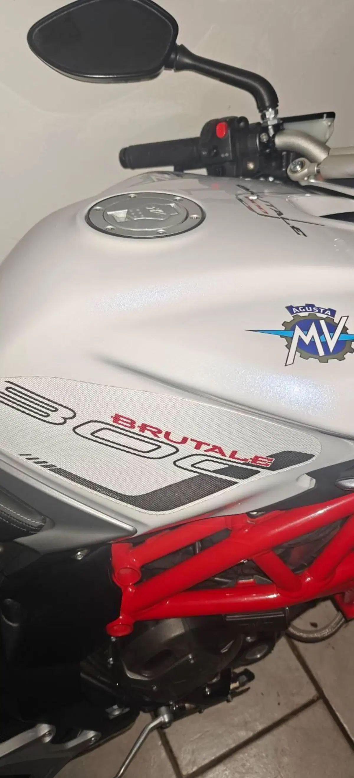 MV Agusta Brutale 800 EAS ABS (2016 - 19) (5)