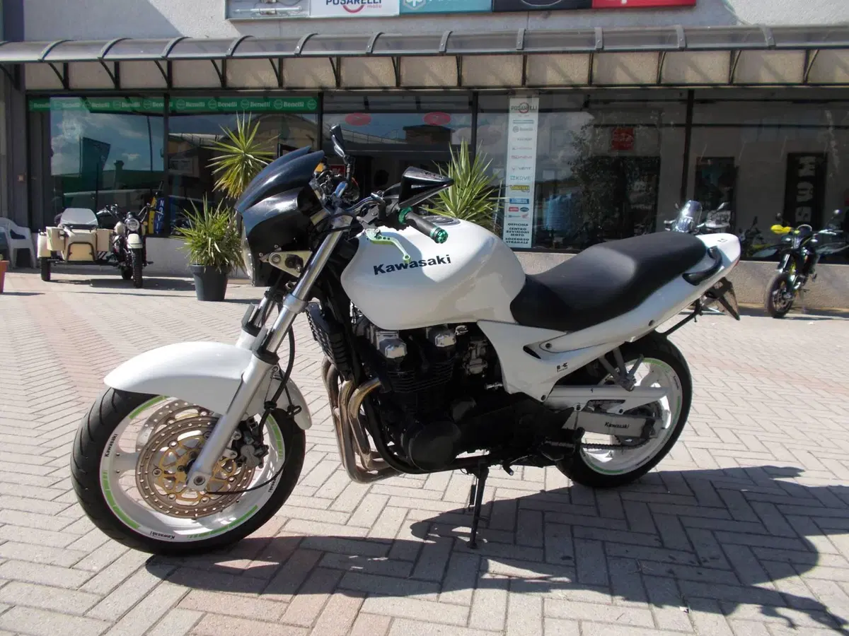 Kawasaki ZR-7 (1999 - 00) (2)