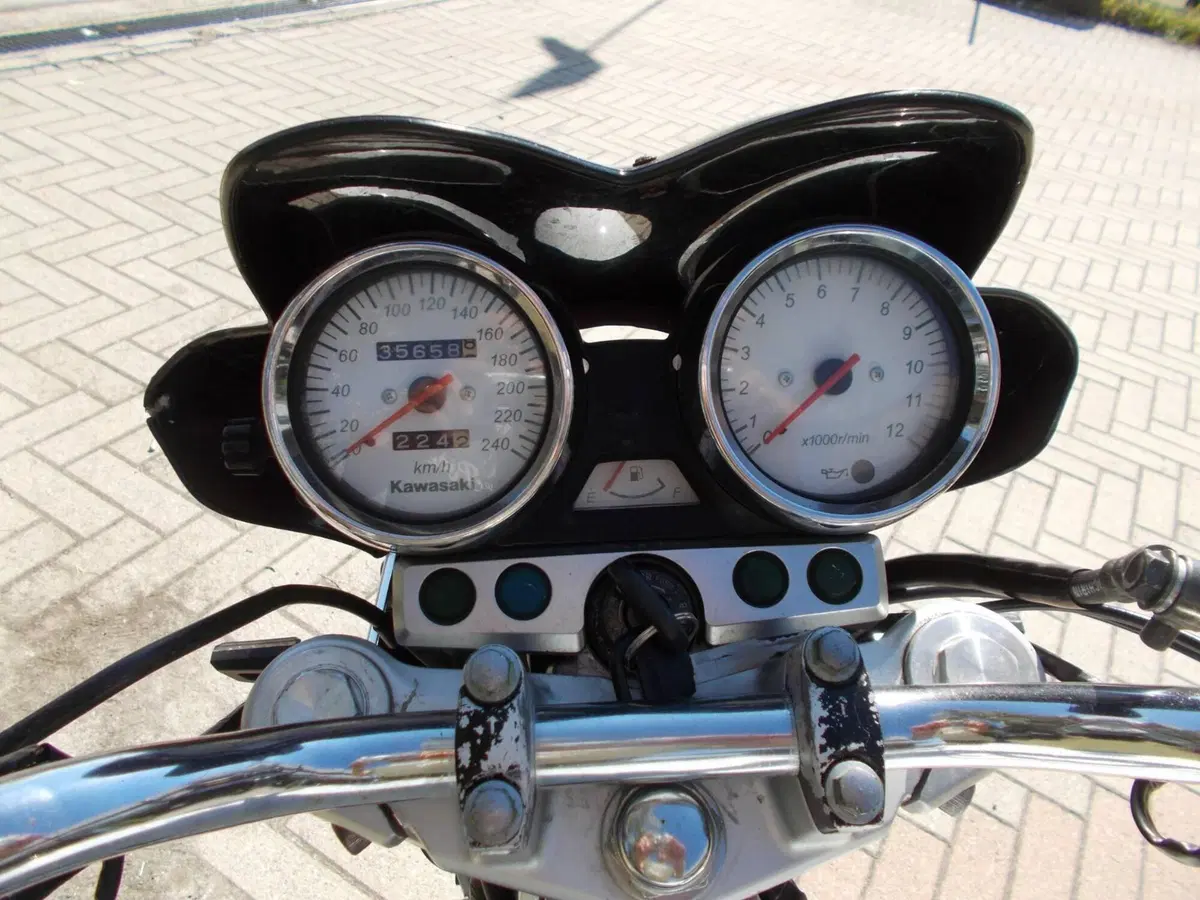 Kawasaki ZR-7 (1999 - 00) (3)