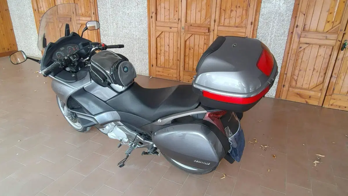 Honda Deauville 700 ABS (2)
