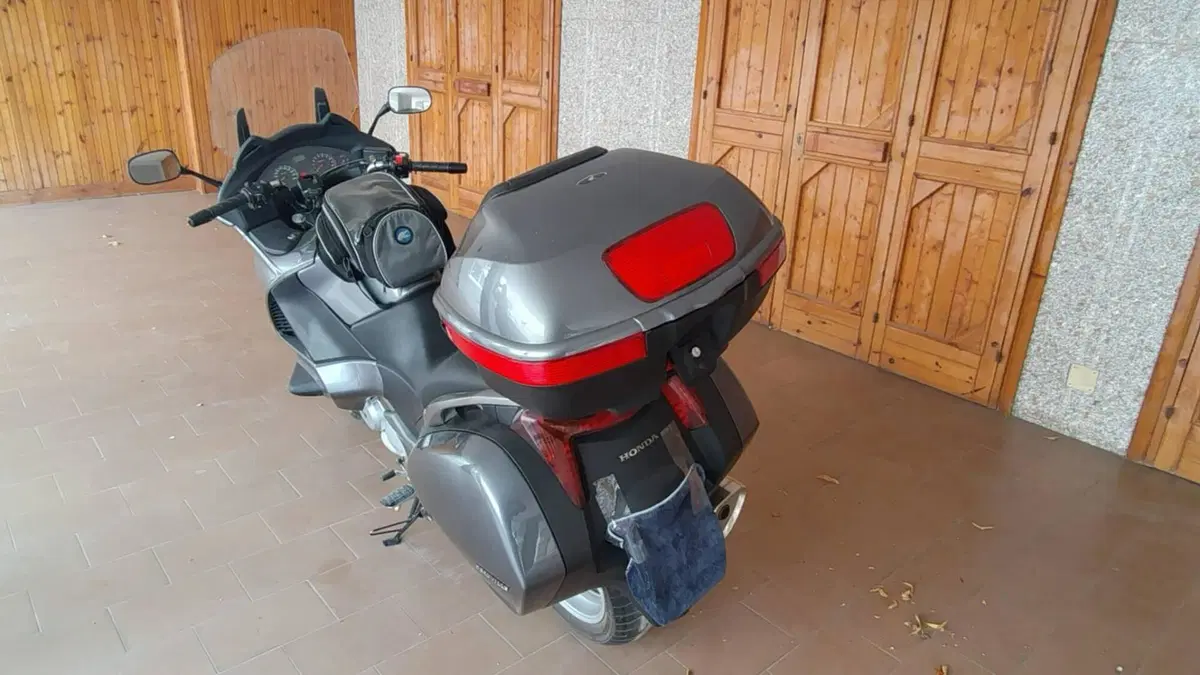 Honda Deauville 700 ABS (3)