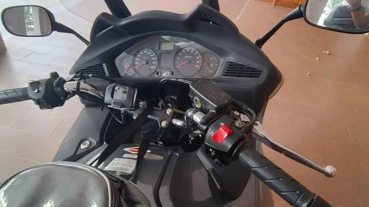Honda Deauville 700 ABS (4)
