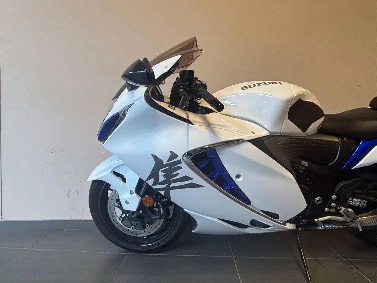 Suzuki GSX 1300 R Hayabusa (2021 - 24) (2)