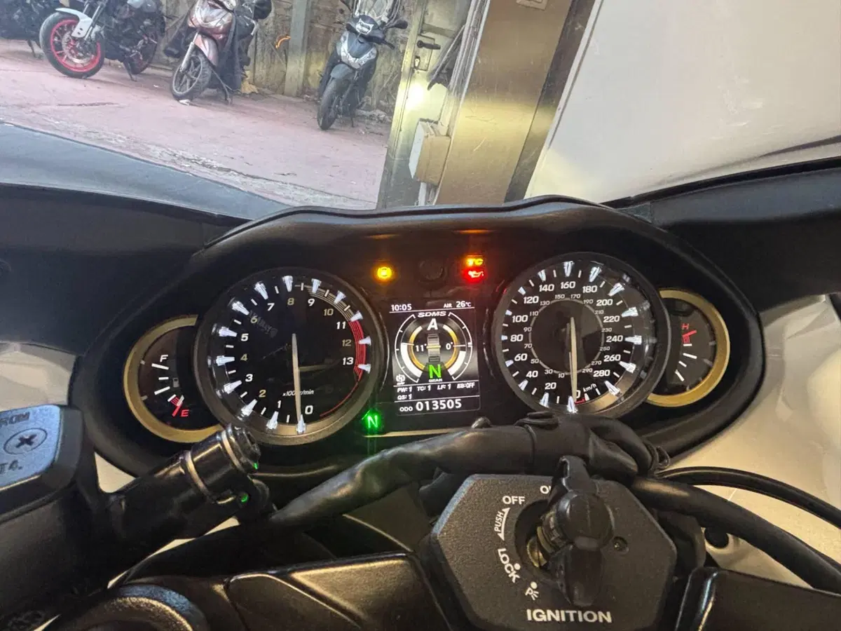Suzuki GSX 1300 R Hayabusa (2021 - 24) (4)