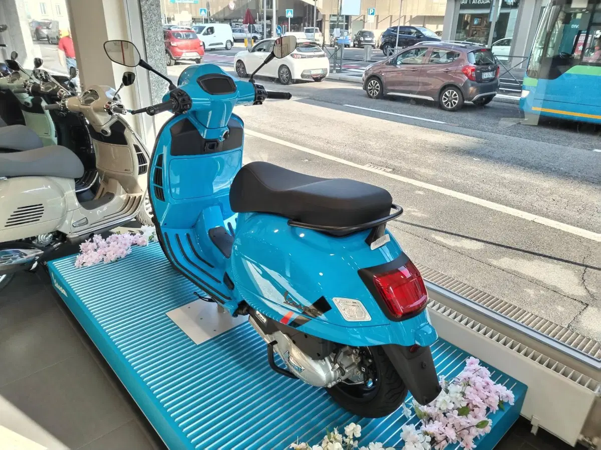 Vespa GTS 125 Supersport (2025 - 26) (2)