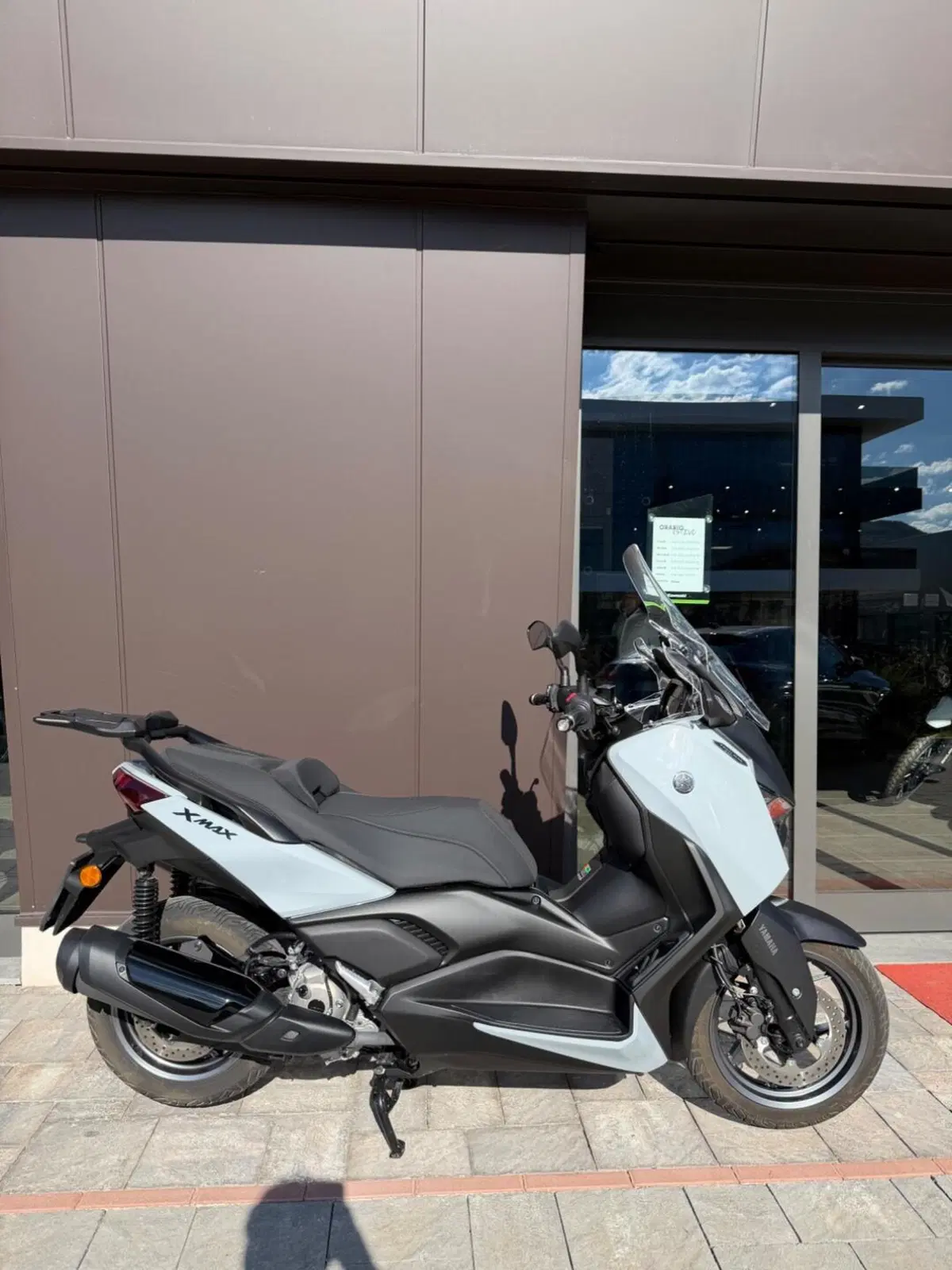 Yamaha X-Max 300 Tech Max (2025 - 26) (3)