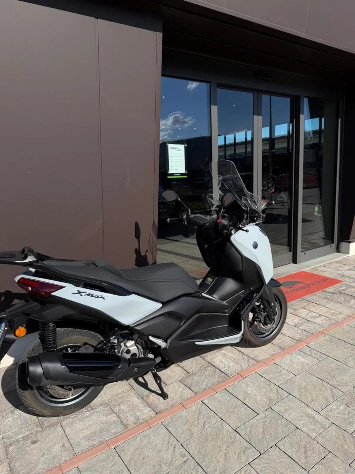 Yamaha X-Max 300 Tech Max (2025 - 26) (2)