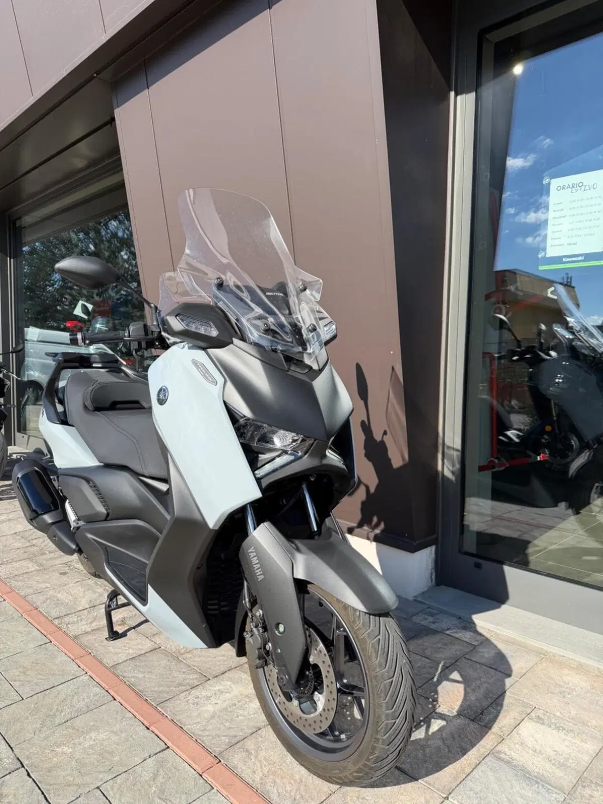 Yamaha X-Max 300 Tech Max (2025 - 26) (6)