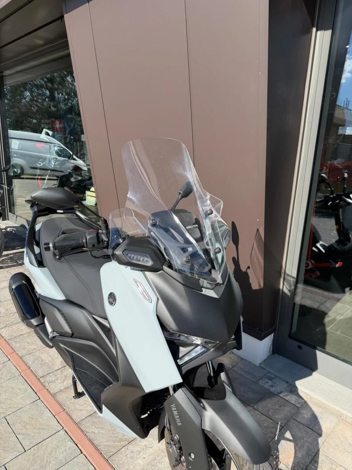 Yamaha X-Max 300 Tech Max (2025 - 26) (7)