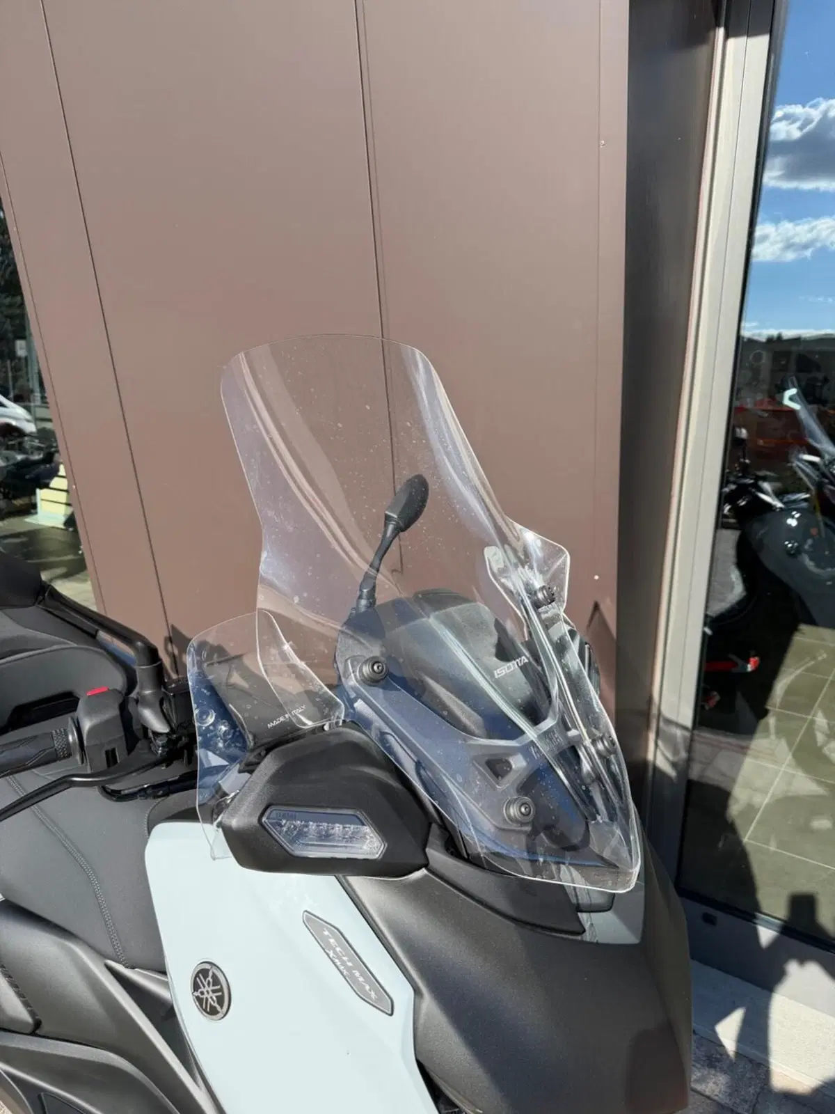 Yamaha X-Max 300 Tech Max (2025 - 26) (8)