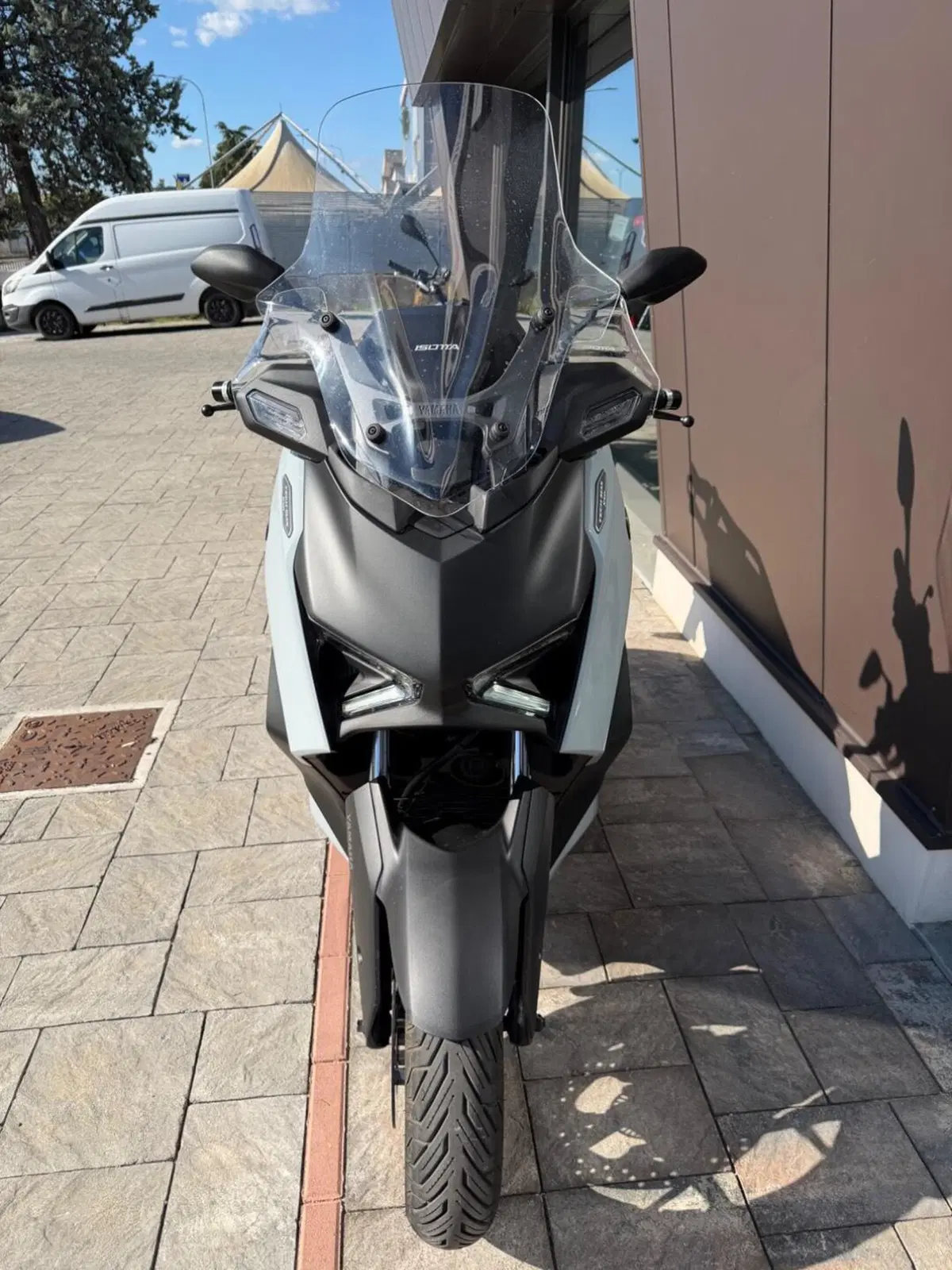 Yamaha X-Max 300 Tech Max (2025 - 26) (9)