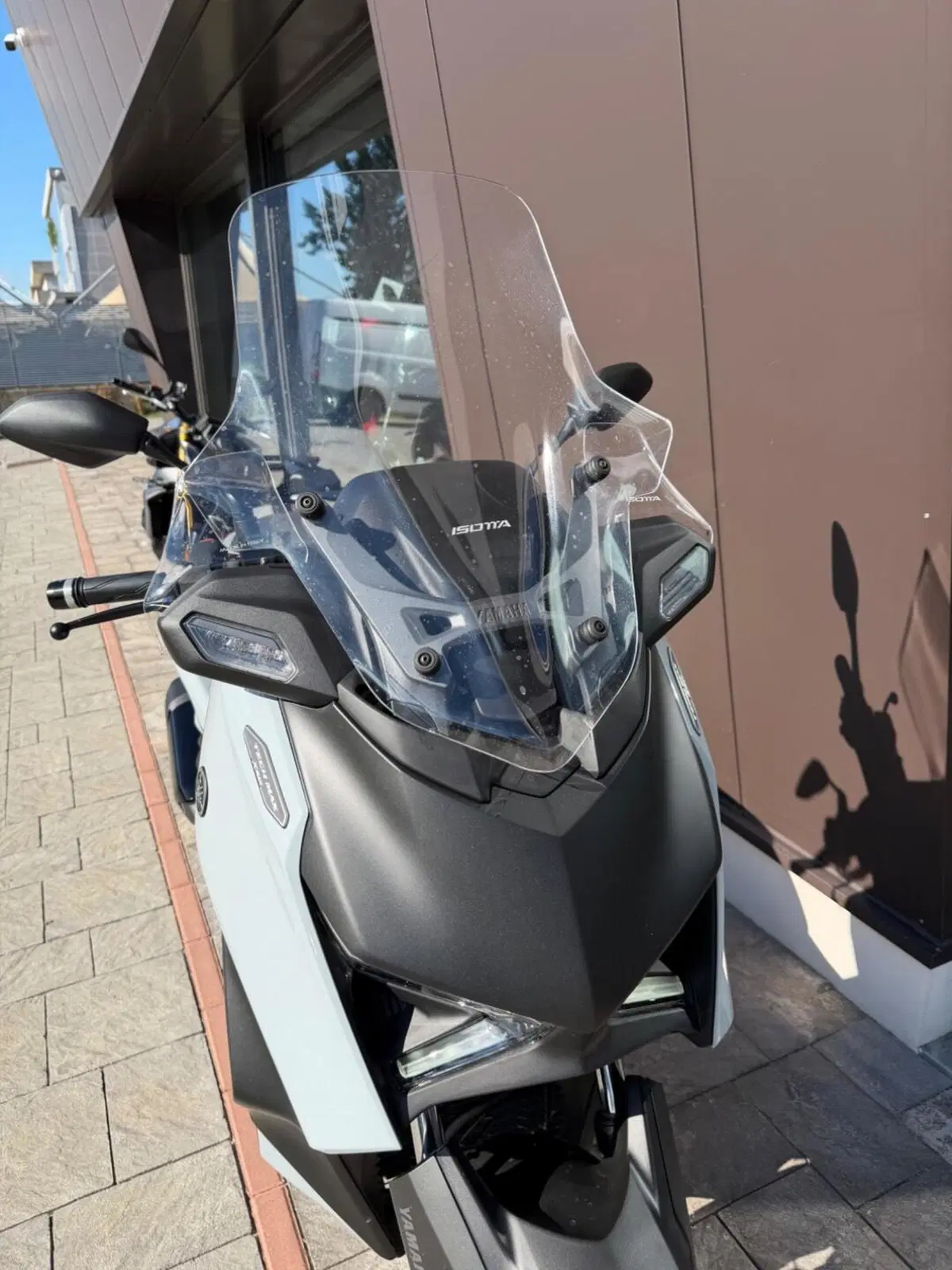 Yamaha X-Max 300 Tech Max (2025 - 26) (10)