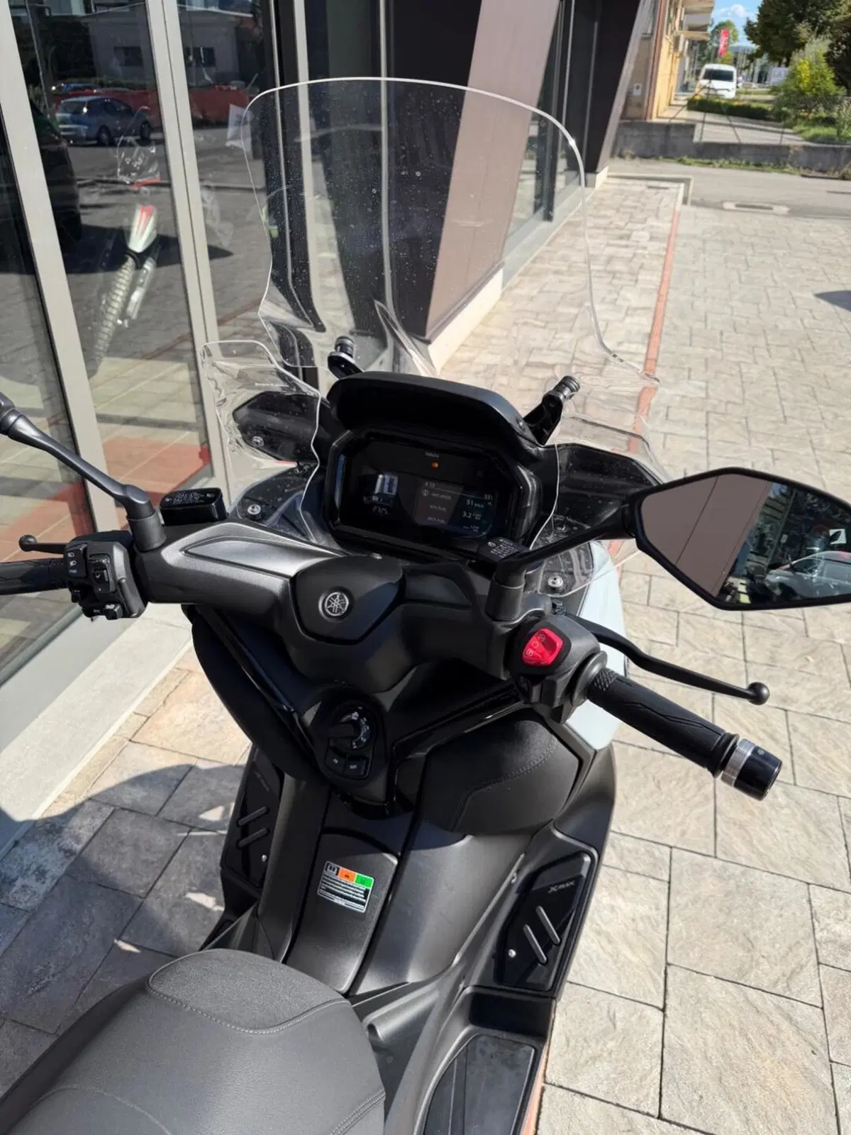 Yamaha X-Max 300 Tech Max (2025 - 26) (11)