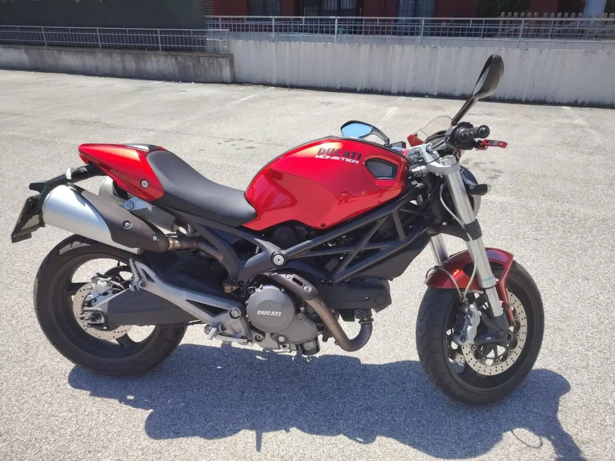 Ducati Monster 696 Plus (2007 - 14) (3)