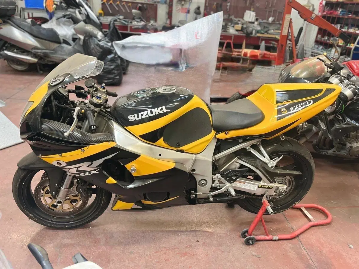 Suzuki GSX R 750 (1999 - 03) (2)
