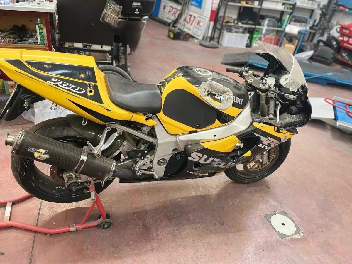 Suzuki GSX R 750 (1999 - 03) (3)