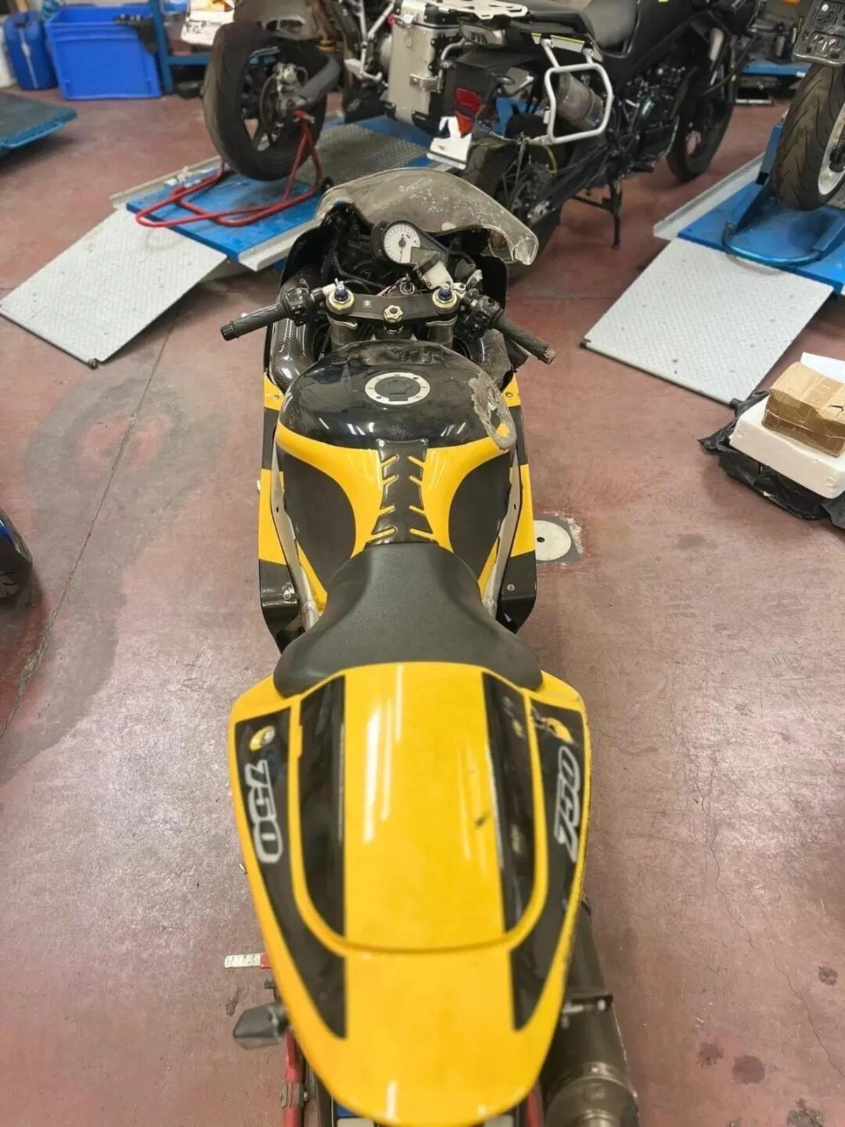 Suzuki GSX R 750 (1999 - 03) (9)