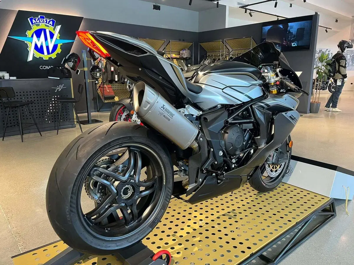 MV Agusta F3 800 Competizione (2025 - 26) (2)