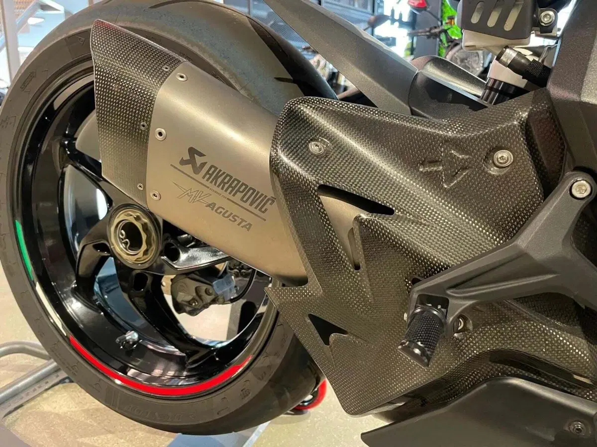 MV Agusta F3 800 RC (2022 - 25) (12)