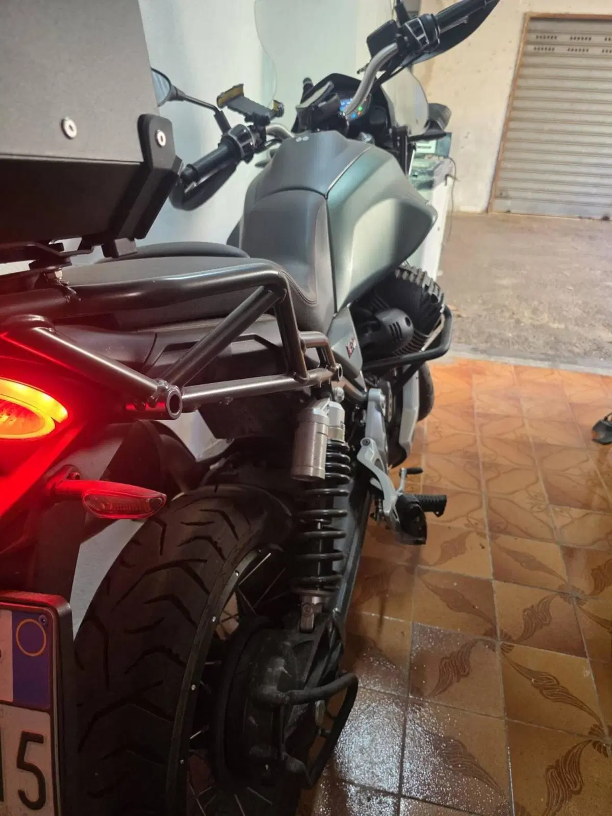 Moto Guzzi V85 TT (2021 - 23) (5)
