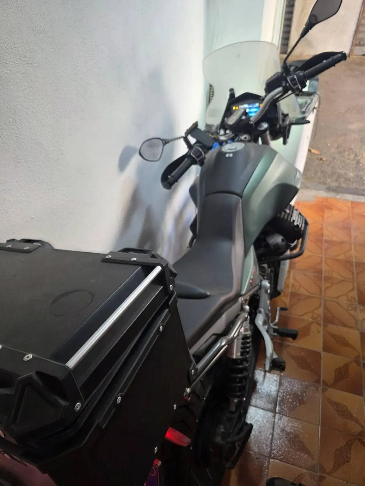 Moto Guzzi V85 TT (2021 - 23) (6)