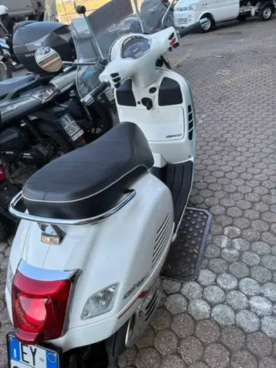 Vespa GTS 300 Hpe (2021 - 22) usata