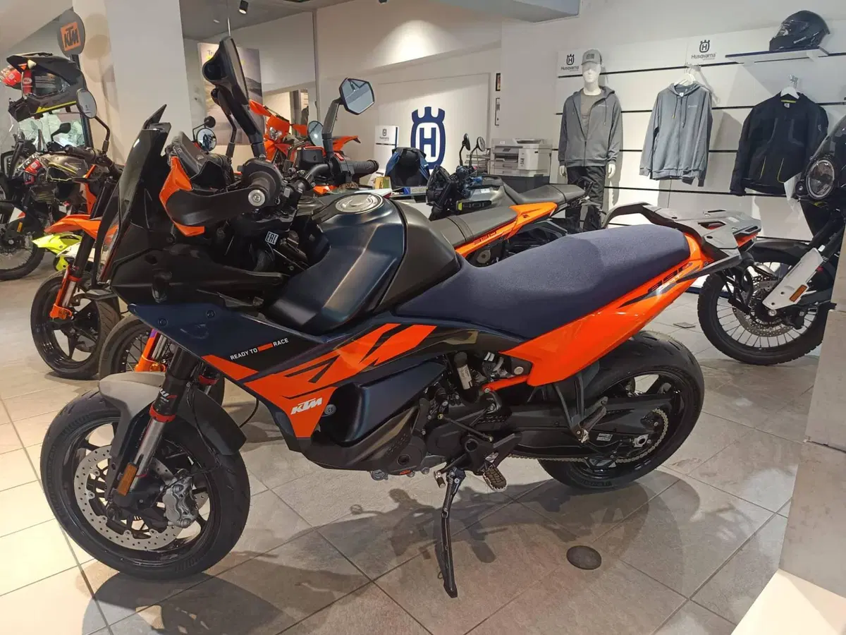 KTM 890 SMT (2026)