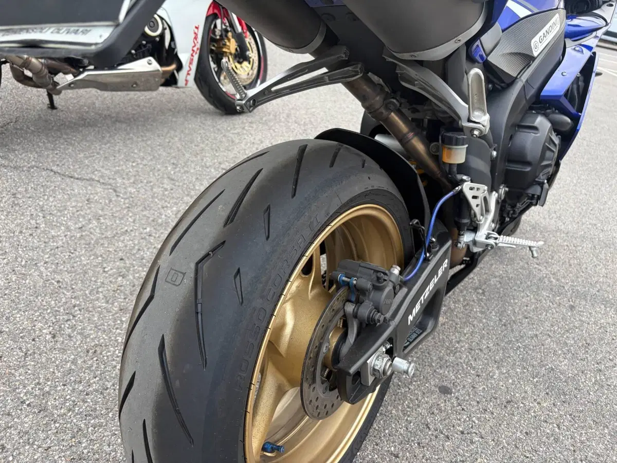 Yamaha YZF R1 (2007 - 08) (5)