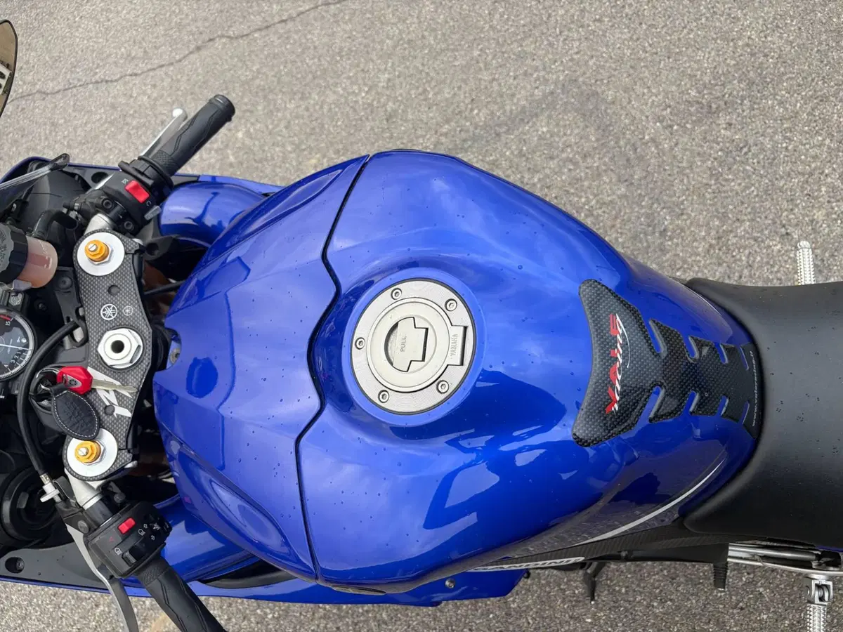 Yamaha YZF R1 (2007 - 08) (9)