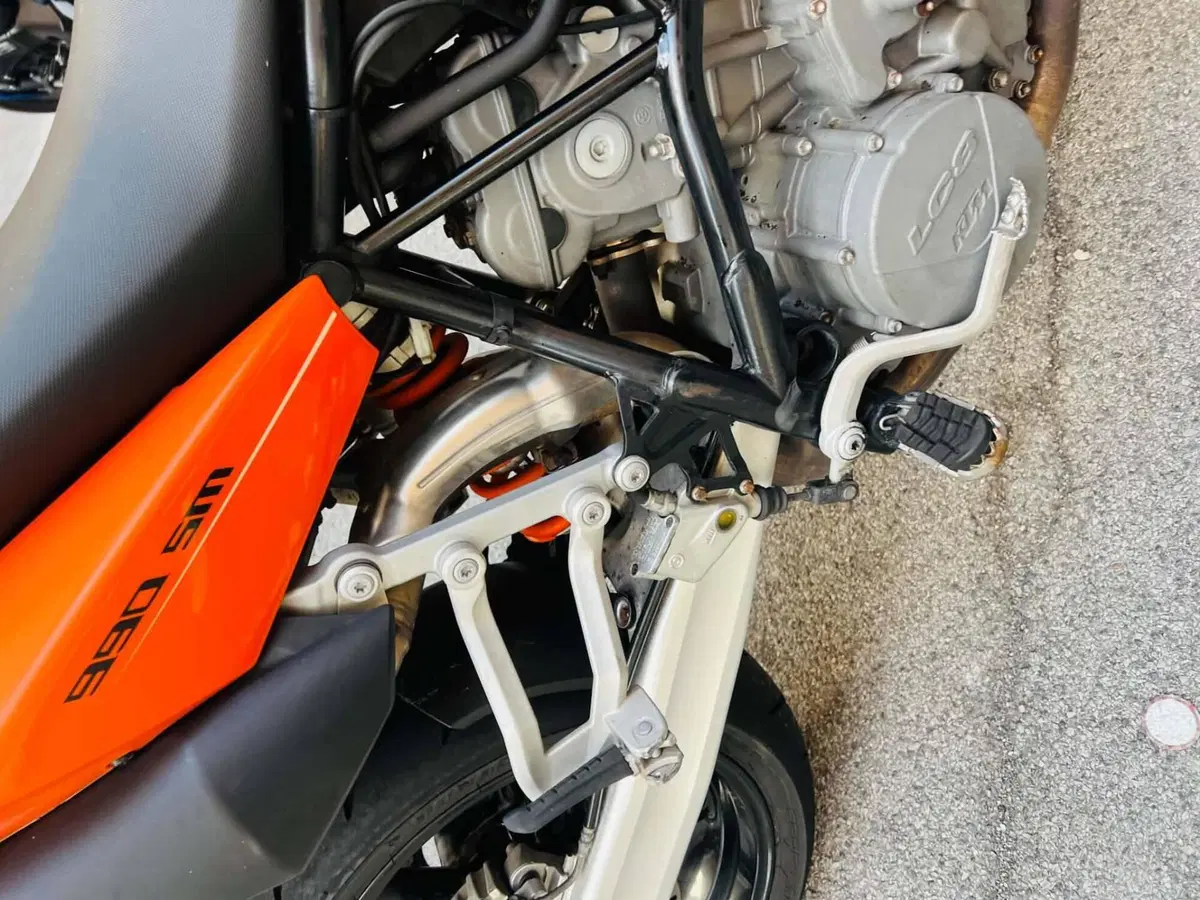 KTM 990 Supermoto T (2009 - 11) (4)