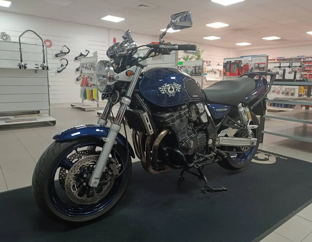 Suzuki GSX 750 (1998 - 03) (3)