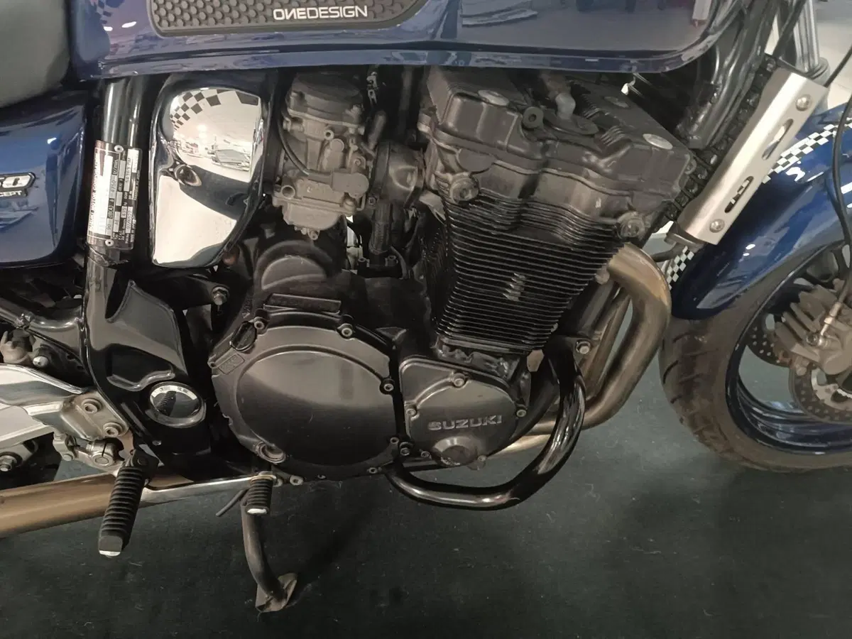 Suzuki GSX 750 (1998 - 03) (16)