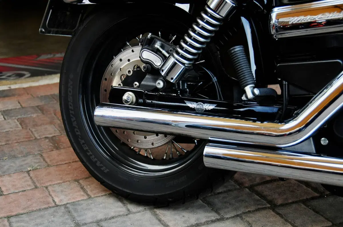 Harley-Davidson 1584 Wide Glide (2007 - 11) - FXDWG (8)