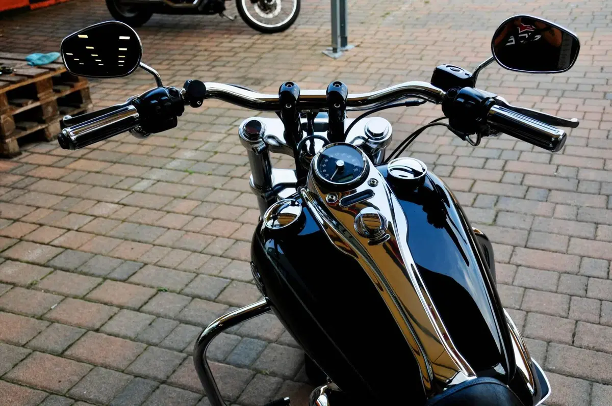 Harley-Davidson 1584 Wide Glide (2007 - 11) - FXDWG (10)