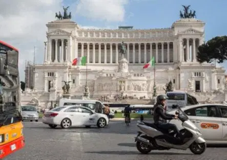 Abolizione del bollo auto e moto: tutto quello che c'è da sapere, tra politica e opinioni degli utenti