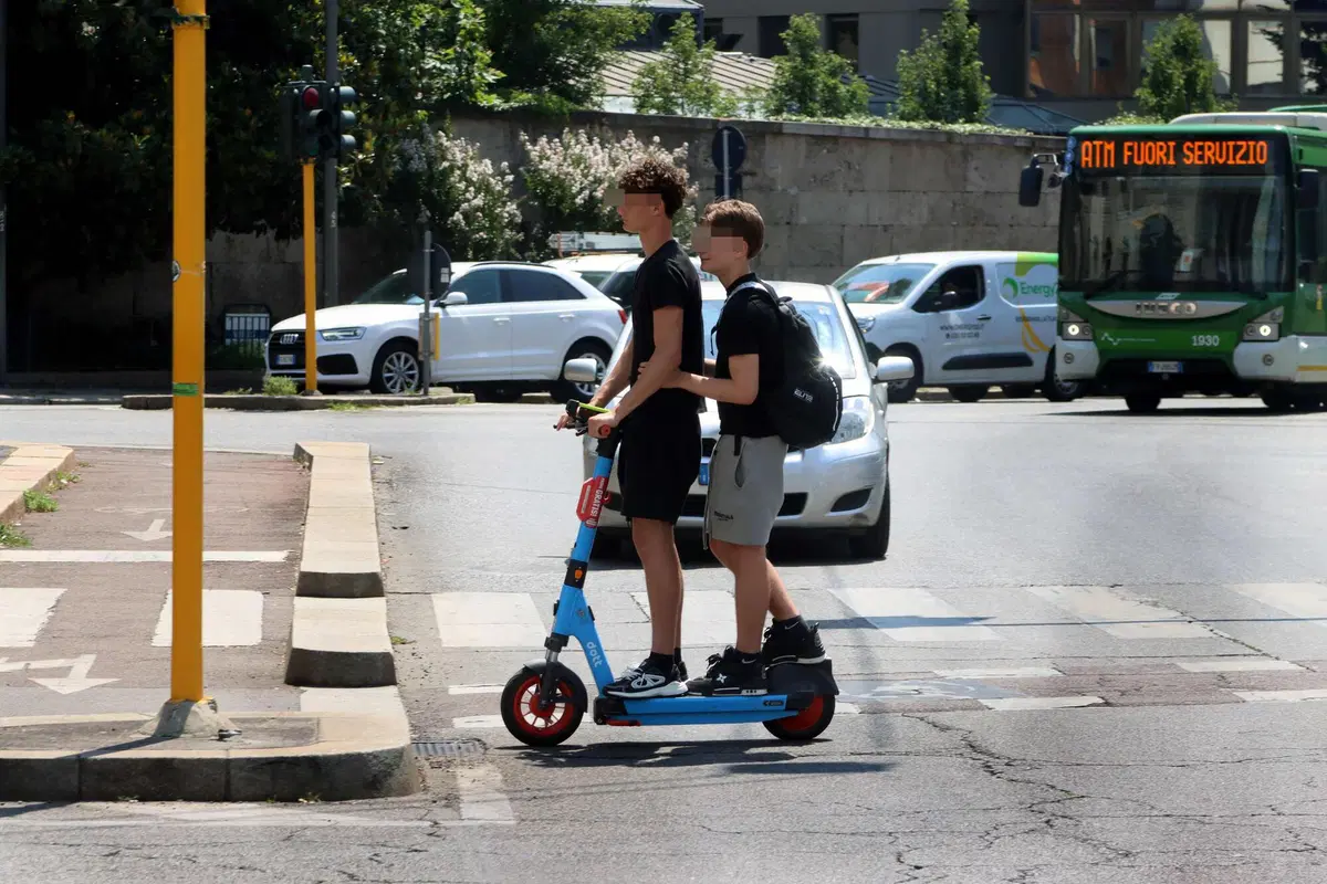 Roma, metà dei monopattini circolanti sono irregolari
