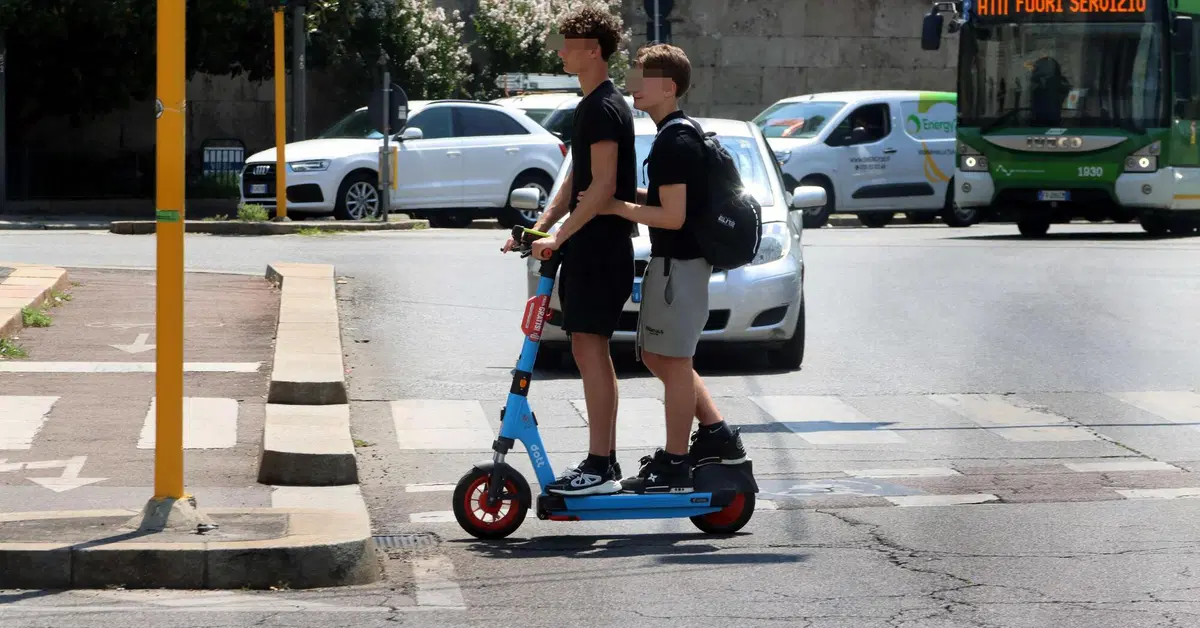 Roma, metà dei monopattini circolanti sono irregolari