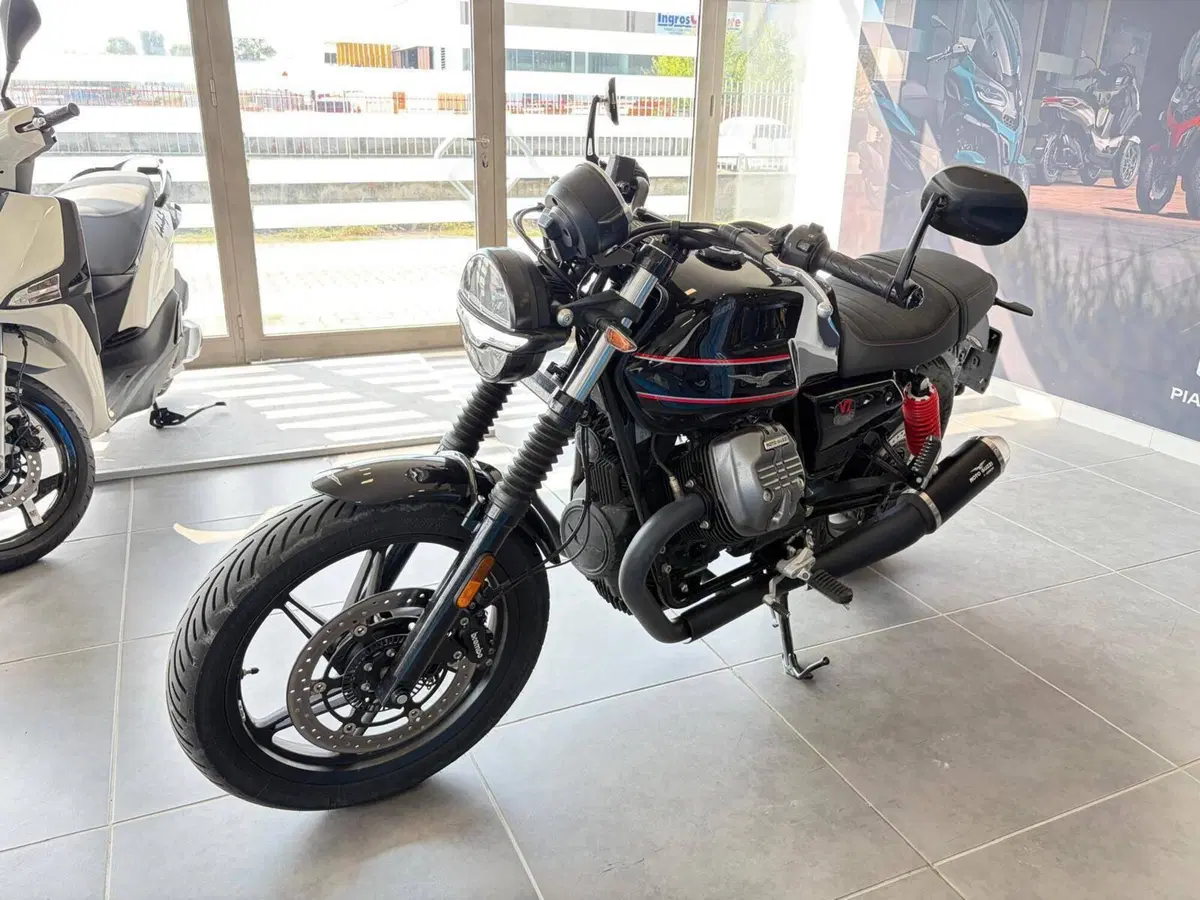 Moto Guzzi V7 Stone Special Edition (2022 - 25)