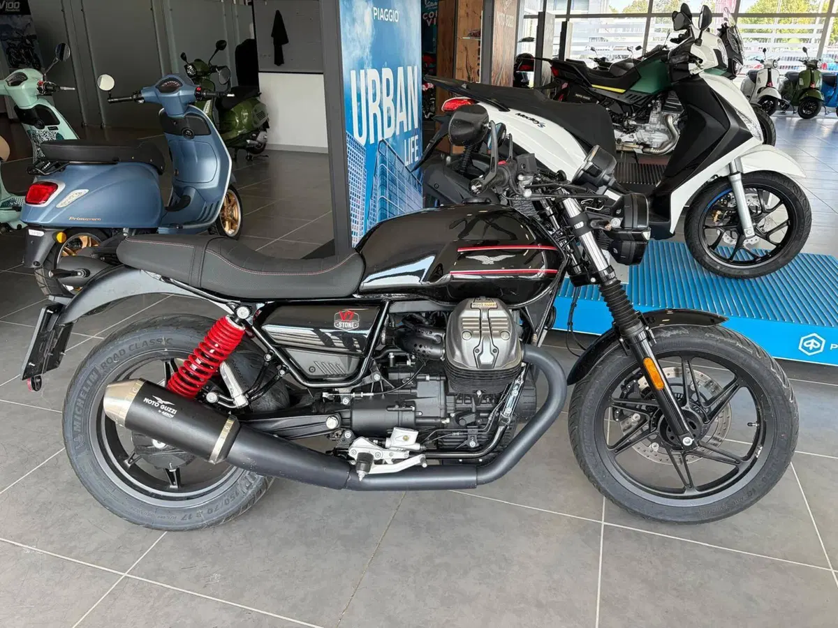 Moto Guzzi V7 Stone Special Edition (2022 - 25) (4)