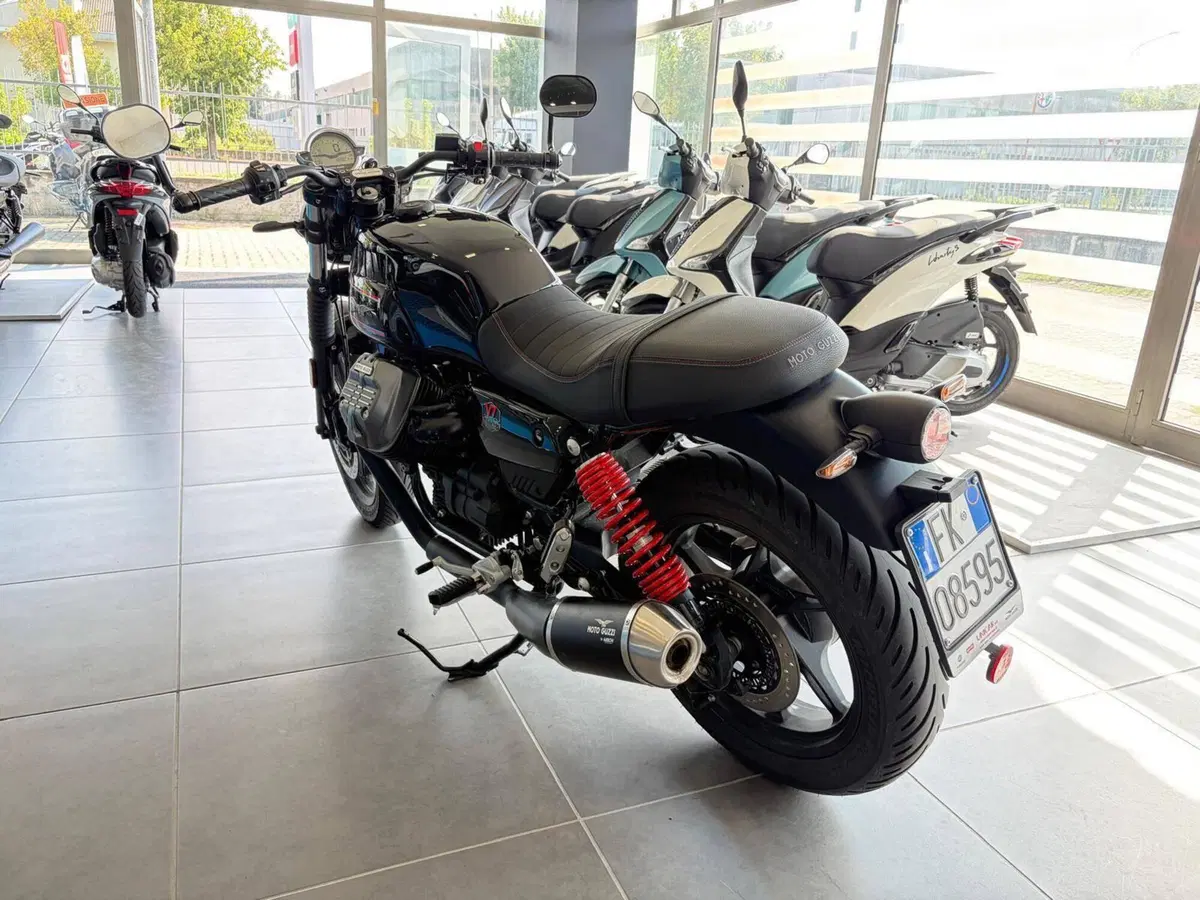 Moto Guzzi V7 Stone Special Edition (2022 - 25) (7)