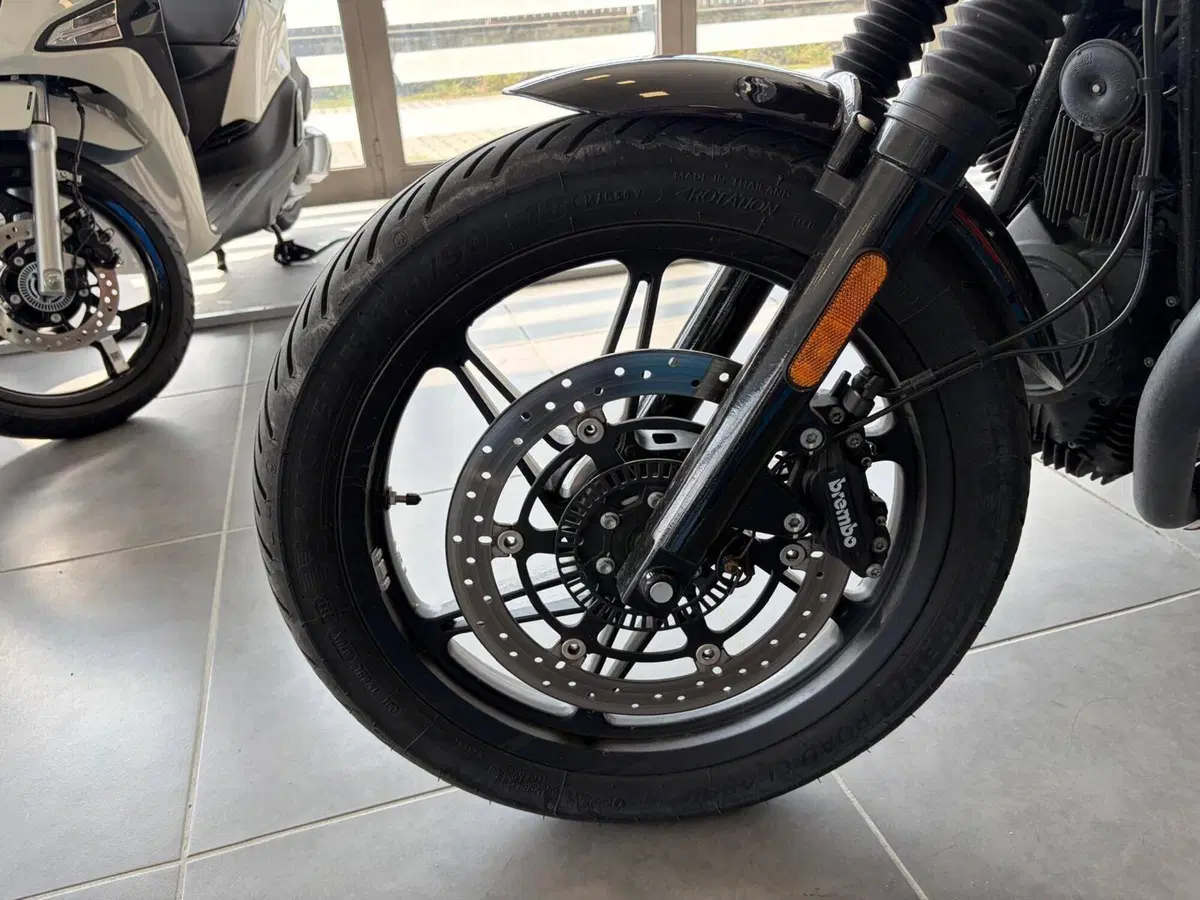 Moto Guzzi V7 Stone Special Edition (2022 - 25) (14)