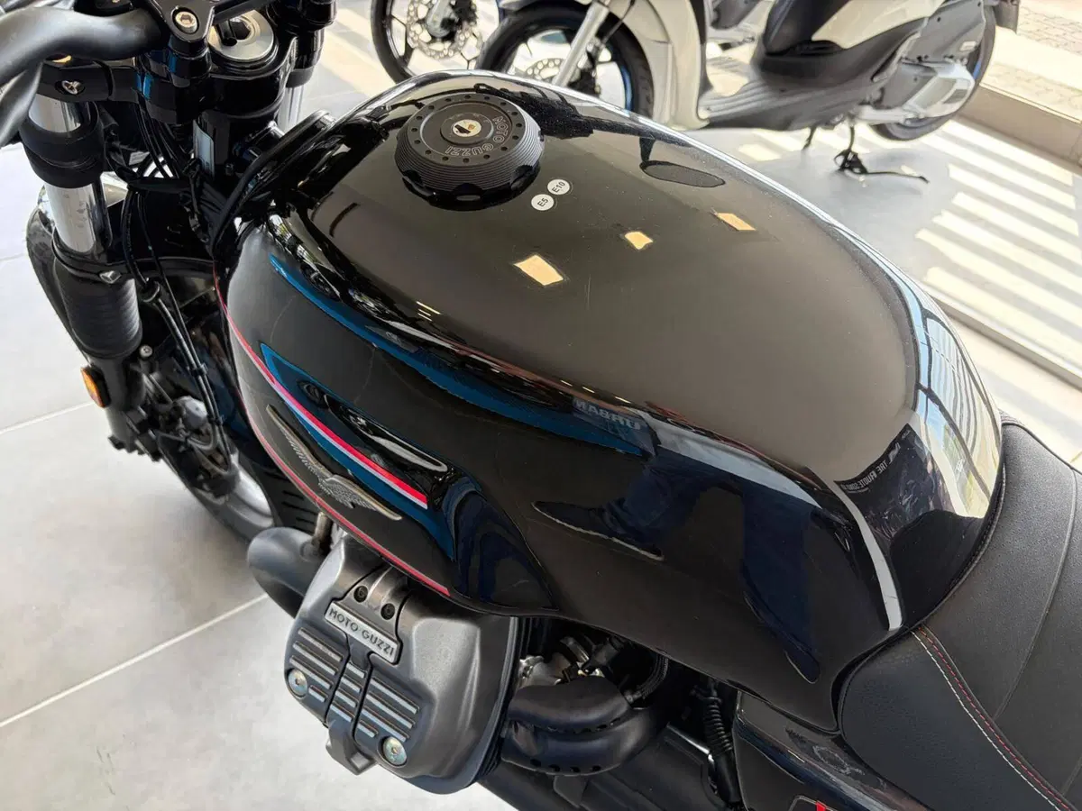 Moto Guzzi V7 Stone Special Edition (2022 - 25) (15)