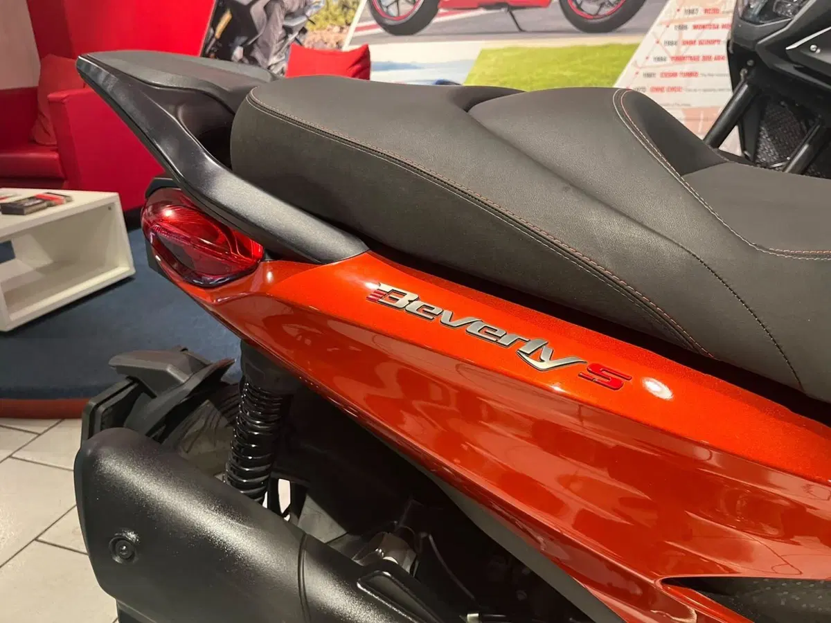 Piaggio Beverly 400 ABS-ASR (2021 - 24) (3)