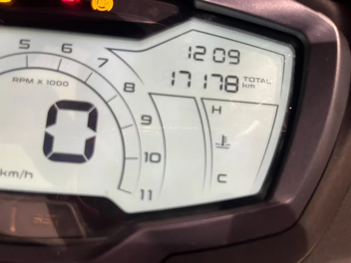 Piaggio Beverly 400 ABS-ASR (2021 - 24) (8)