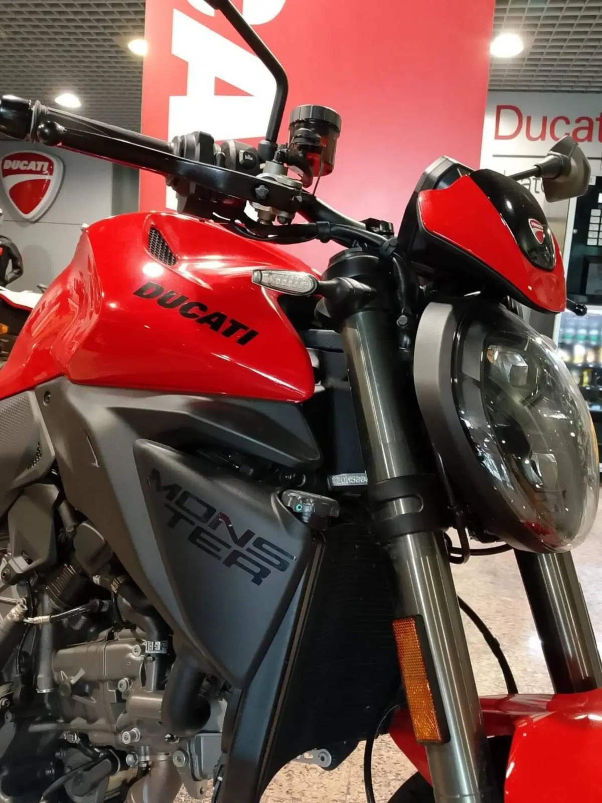 Ducati Monster 937 + (2021 - 25) (2)