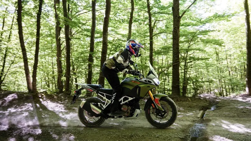 TVS RTX 300 TEST: i pregi e i difetti della nuova adventure monocilindrica [VIDEO E GALLERY]